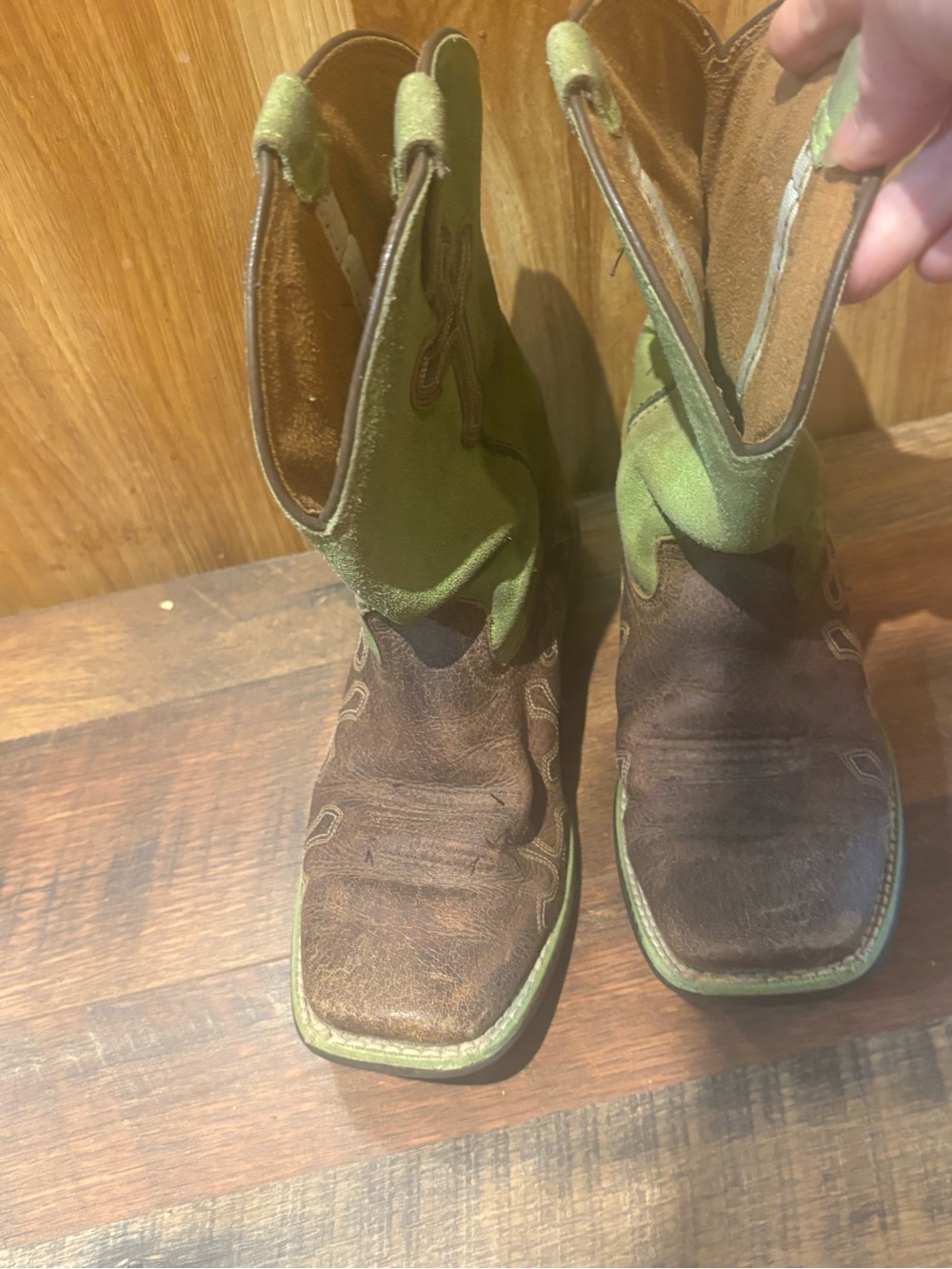 Ariat cross accent square toe cowboy boots girl size 1.5